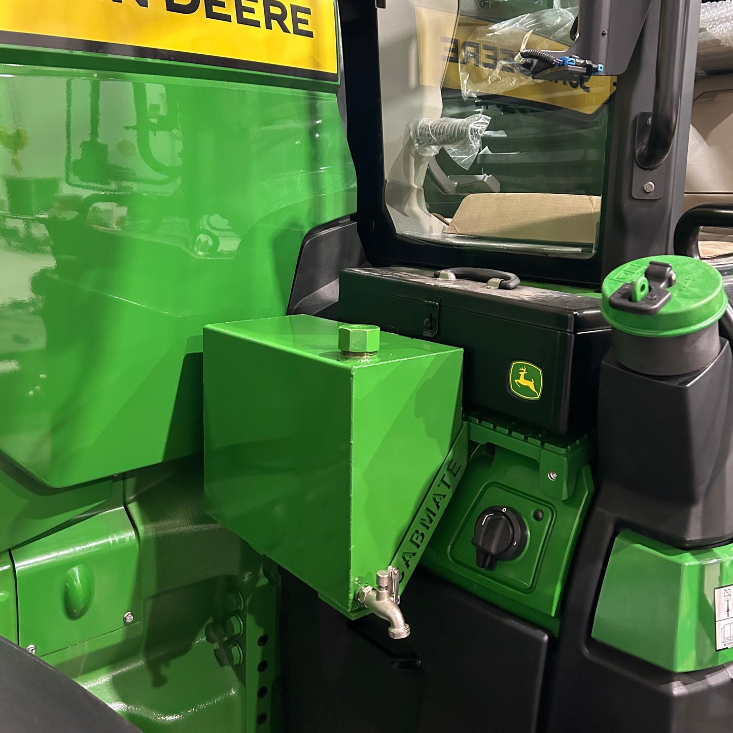 John Deere 8R Water tank